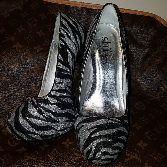 Heels - Picture 3 of 4